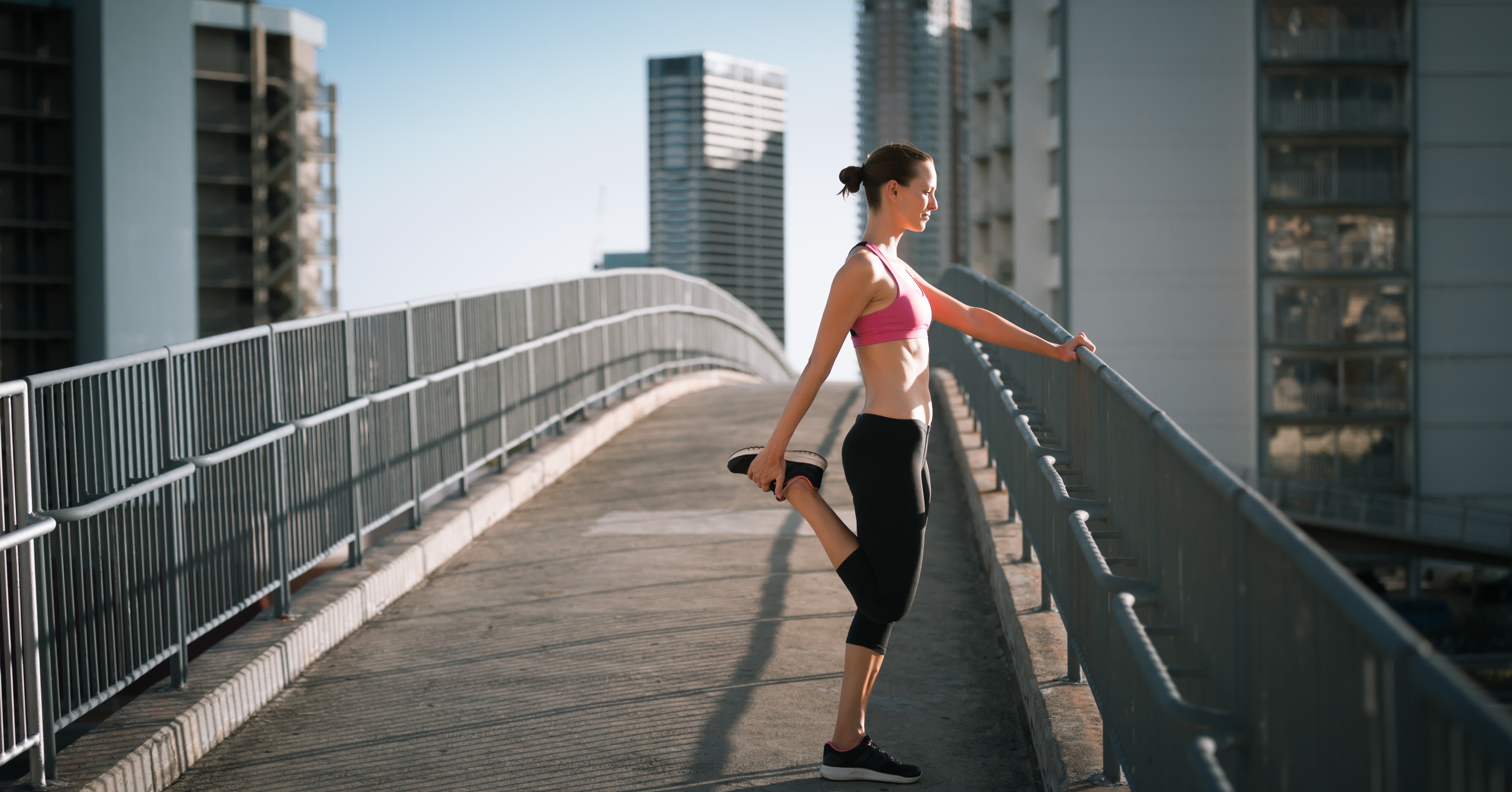 female-runner-in-the-city-stretching-before-her-ru-2026-01-11-08-41-30-utc